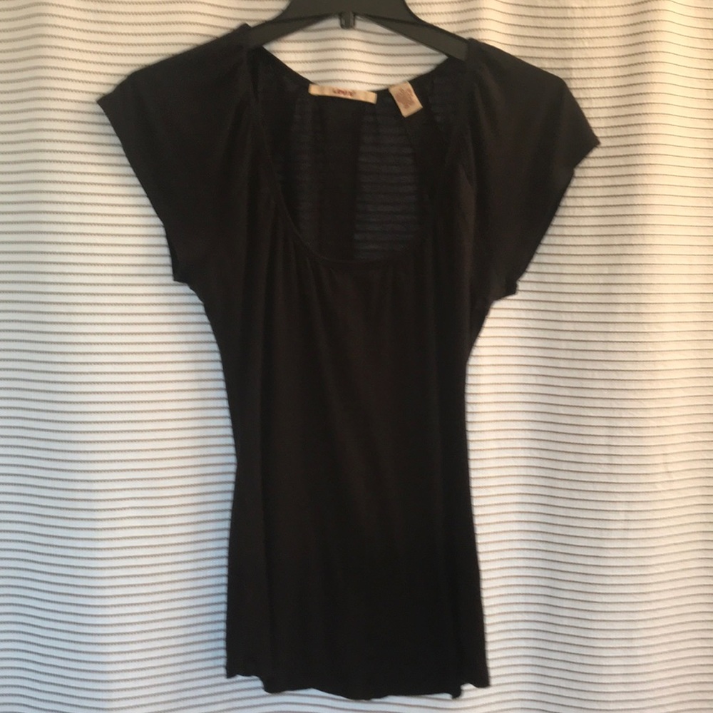Black low cut tee